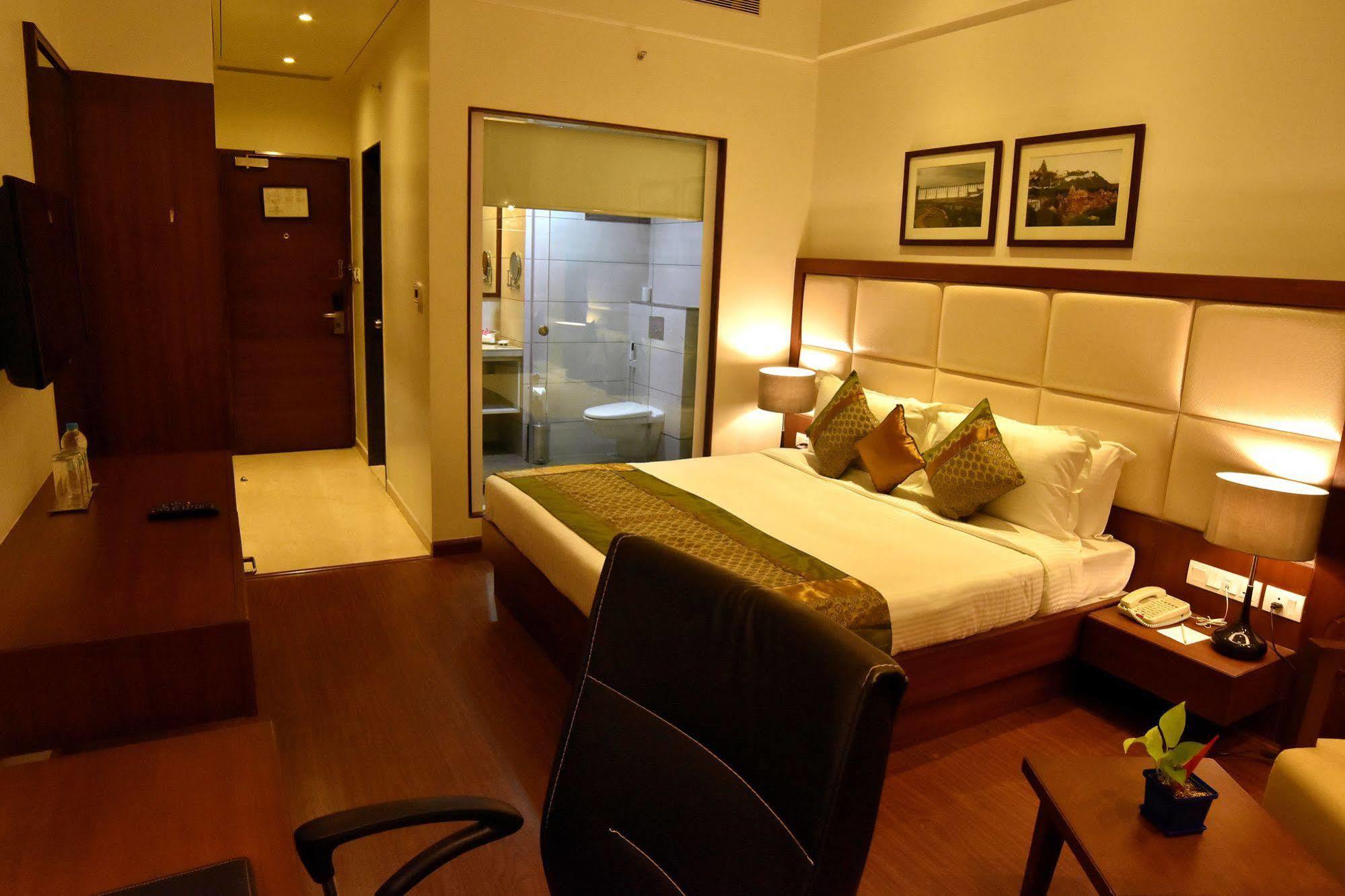 Comfort Inn Donil Vadodara Eksteriør bilde
