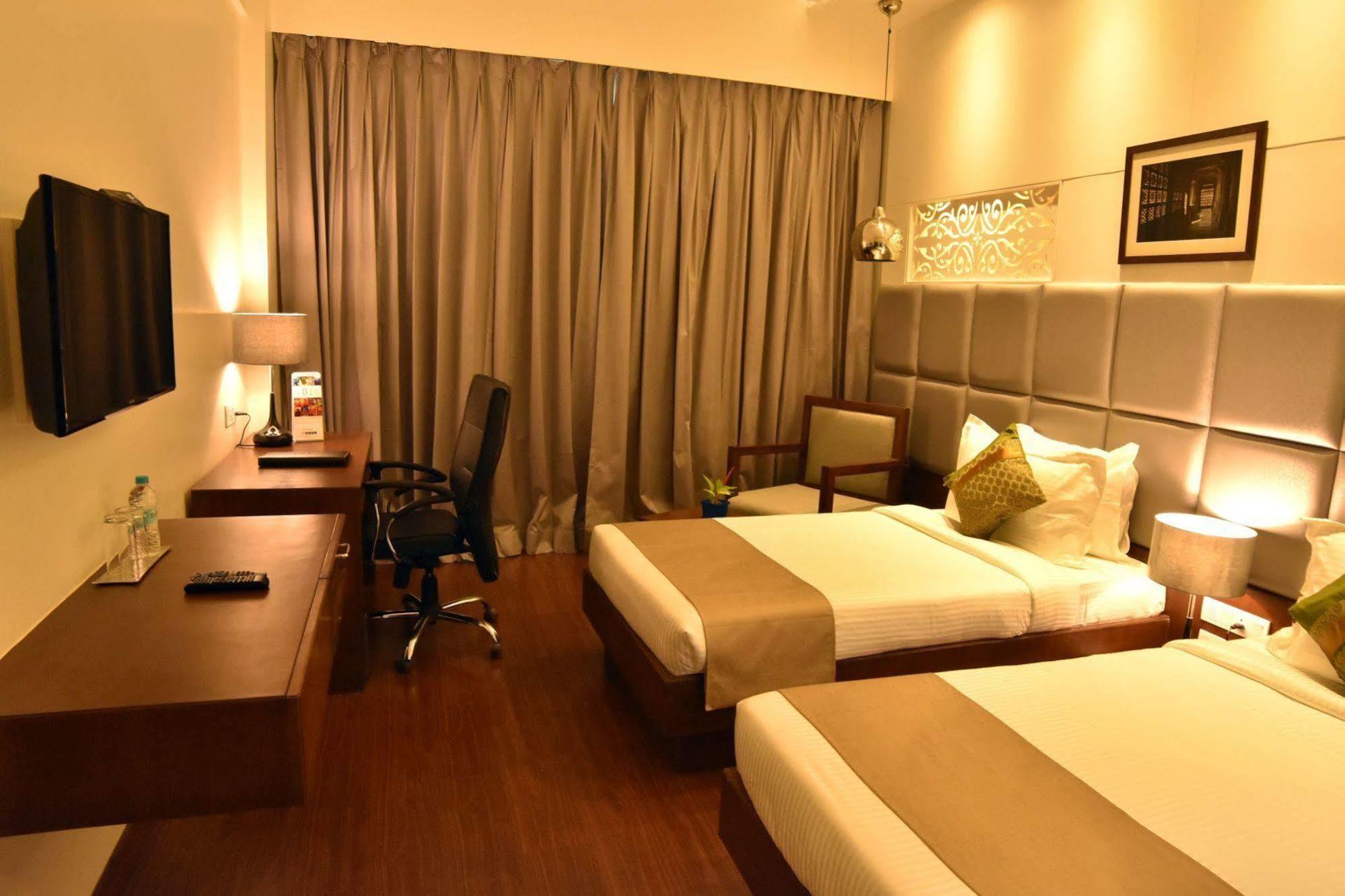 Comfort Inn Donil Vadodara Eksteriør bilde