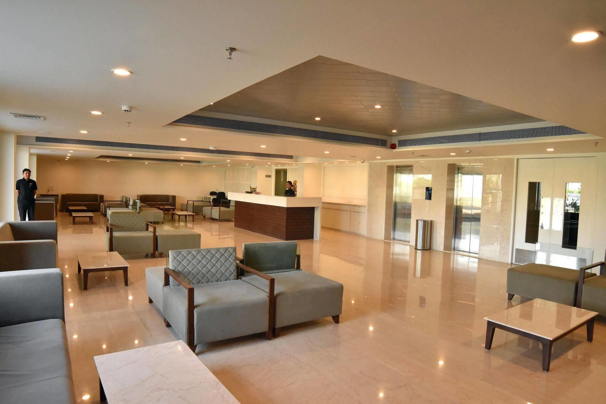 Comfort Inn Donil Vadodara Eksteriør bilde