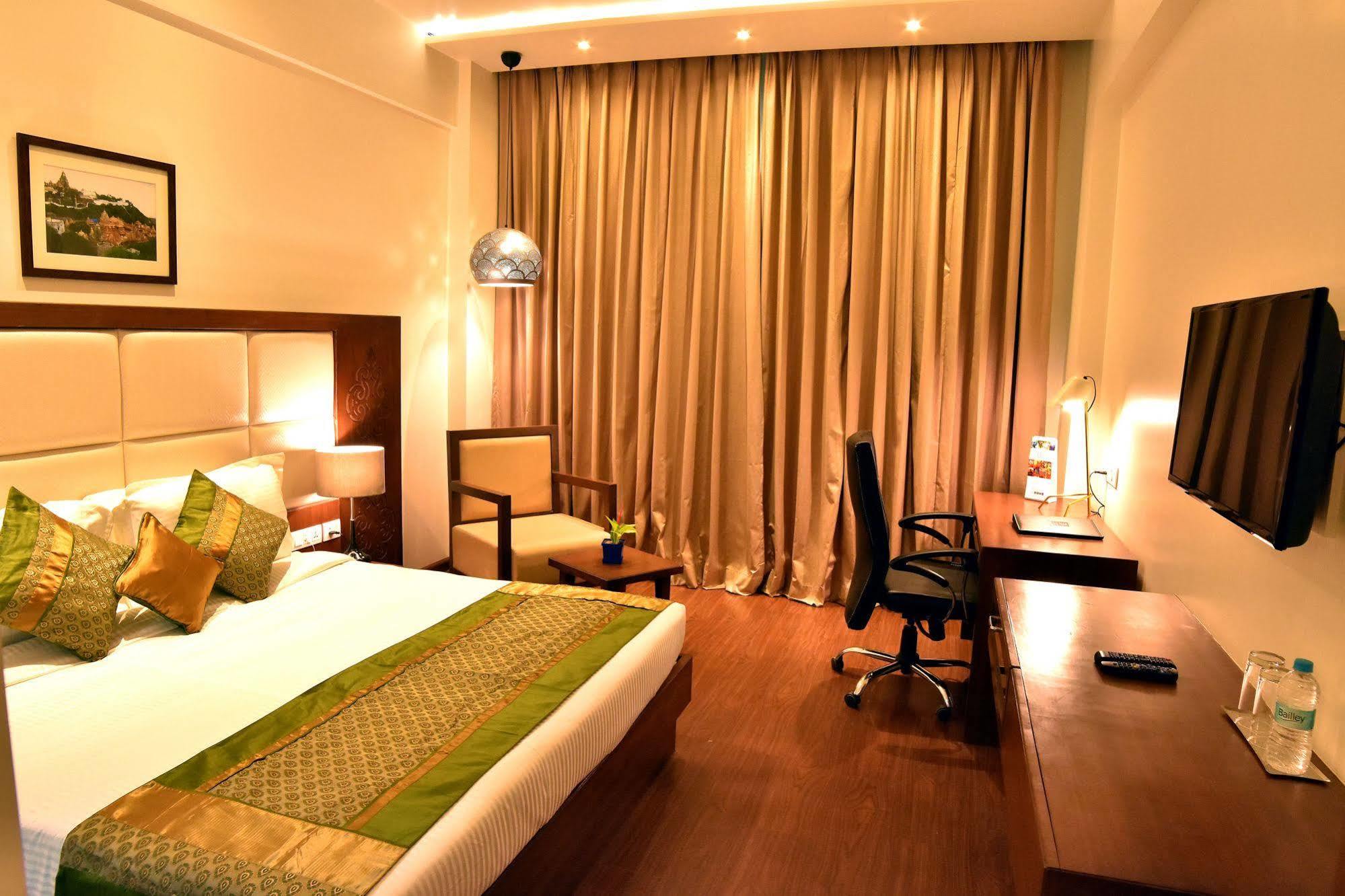 Comfort Inn Donil Vadodara Eksteriør bilde