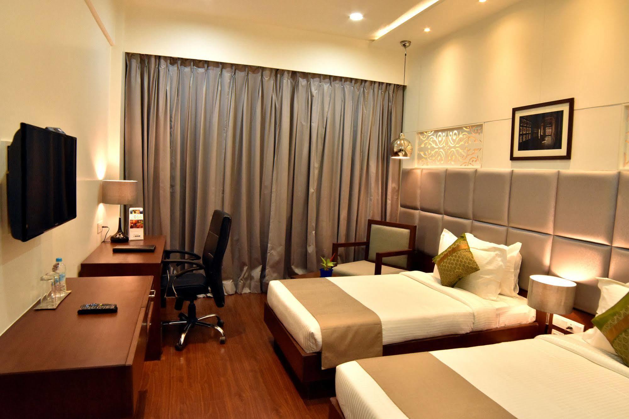 Comfort Inn Donil Vadodara Eksteriør bilde