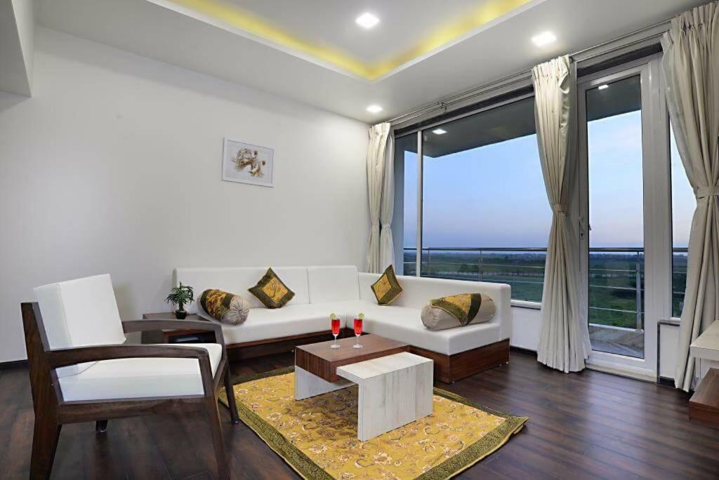 Comfort Inn Donil Vadodara Eksteriør bilde